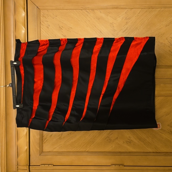 Unamed red and black dress skirt - Picture 2 of 8